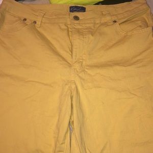 Kim Rogers yellow Bermuda’s shorts
